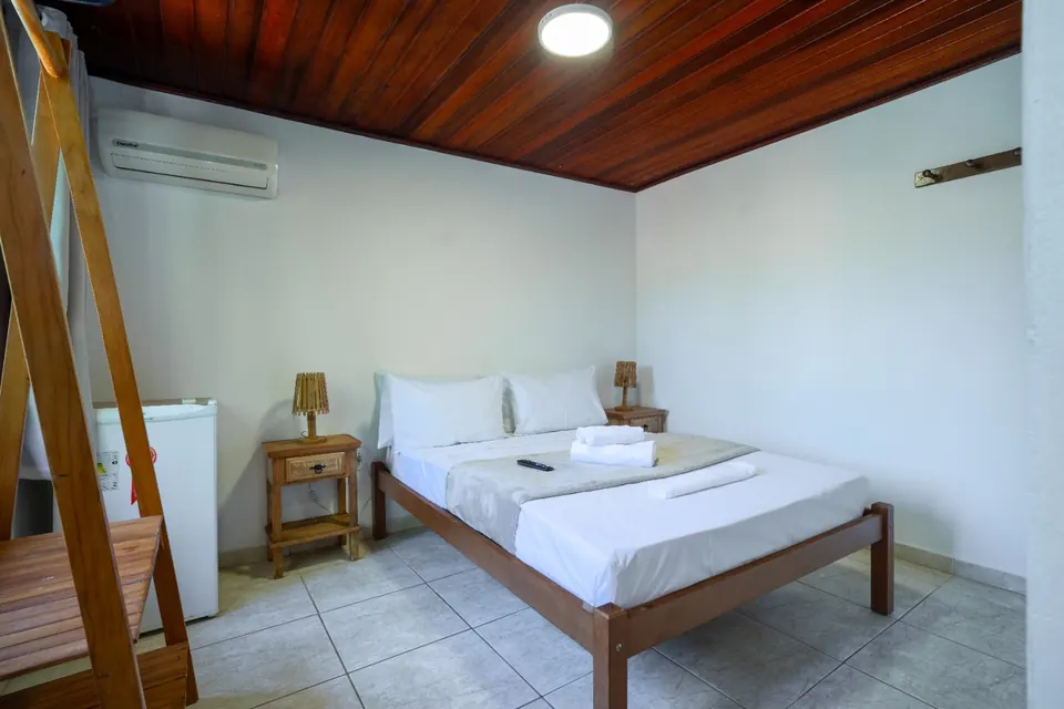 Quarto Duplo com cama de casal, ar-condicionado e forro de madeira